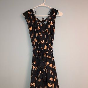 Tie Dress with Opening in the Back